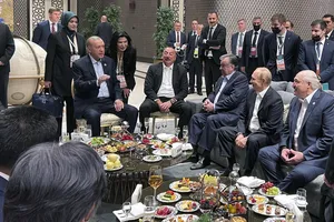 Xung đột ở Ukraine đã thay đổi ngoại giao Nga như thế nào?