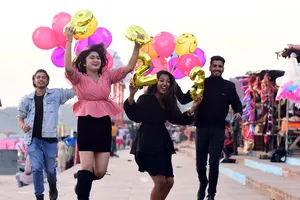 Dân các TP châu Á háo hức đón năm mới sau thời gian bị hạn chế vì COVID-19