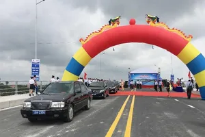 Khánh thành cầu nối khu vui chơi đảo 19.000 tỉ