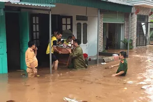 Quảng Ninh: Mưa lũ gây sạt lở đường, ngập cục bộ 