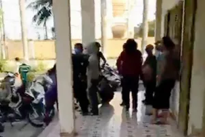 Hàng trăm người vây nhà chủ hụi ở Hải Phòng đòi tiền