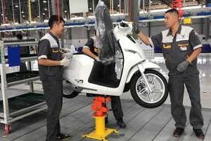 VinFast khánh thành nhà máy, ra mắt xe máy điện Klara