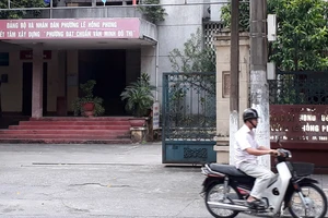 Cách chức chủ tịch phường xác nhận cho vợ vay vốn ưu đãi