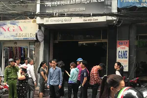 Giành quyền nuôi con, bịt mặt đổ xăng đốt cửa hàng vợ cũ