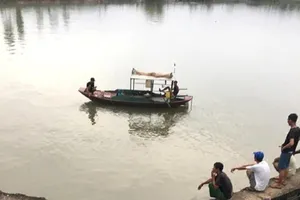 Lật thuyền, hai bà cháu mất tích trong đêm