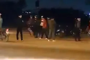 Cảnh sát cơ động bị tấn công khi kiểm tra xe máy vi phạm