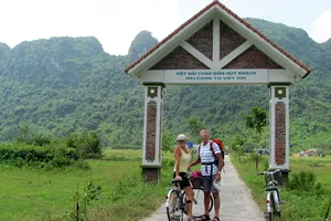 Phong tỏa thêm 2 xã, tạm dừng đón khách du lịch tới Cát Bà