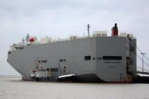 Khử trùng toàn bộ tàu biển chở ô tô có thuyền trưởng tử vong