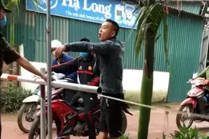 Không đo thân nhiệt, tấn công thành viên chốt kiểm soát dịch