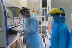 Quảng Ninh rà soát thủ tục mua máy xét nghiệm COVID-19