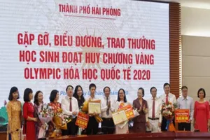 Hải Phòng: HS đạt Huy chương vàng quốc tế nhận thưởng 'khủng'