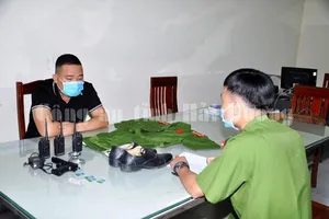 Giả người của Bộ Công an lừa tiền 'chạy' giấy tờ