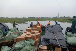 Thấy biên phòng liền bỏ 7 chiếc bè, bơi về phía Trung Quốc 