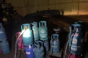 Bắt quả tang vụ sang chiết gas trái phép ở Hải Phòng