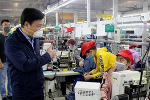 Ông Phạm Xuân Thăng, Bí Thư Tỉnh ủy Hải Dương, kiểm tra công tác phòng, chống dịch tại huyện Kim Thành. Ảnh: CTV