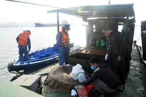 Bắt giữ tàu chở 20.000 lít dầu DO không giấy tờ