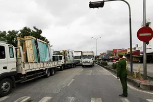 Hải Phòng: Cho xe tải qua chốt quốc lộ 5 nhưng kiểm soát chặt