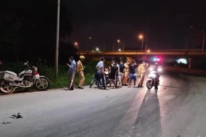 Ô tô tông xe máy điện làm chết nữ sinh rồi bỏ trốn