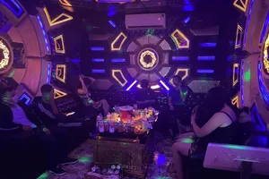 22 người tụ tập hát karaoke bất chấp lệnh cấm