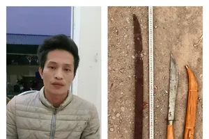 Nam thanh niên cầm dao chém cán bộ trực chốt kiểm dịch