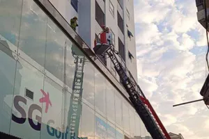 Nữ sinh lớp 7 rơi từ tầng 8 chung cư tử vong