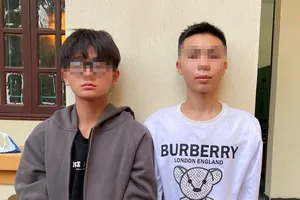 Cướp nhí đạp xe, dùng dao cướp tiền 1 phụ nữ đi đường