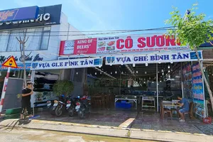 Du khách và chủ quán muốn khép lại vụ hóa đơn hải sản 42,5 triệu đồng