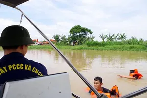 Lật xuồng đánh cá trên sông Dinh, một người đuối nước