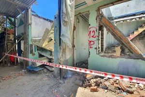 Nhân chứng kể lúc đồng nghiệp bị tường sập, đè tử vong