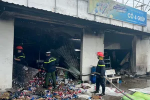 Cháy tiệm tạp hóa ở cảng cá Hòn Rớ nghi do hàn xì