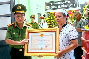 Truy tặng Huân chương hạng Ba cho phó công an xã hy sinh ở Khánh Hòa