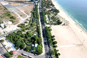 Đất quốc phòng sân bay Nha Trang cũ bị chiếm dụng kéo dài 