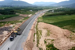 Khánh Hòa: Thông tin tiếp vụ bất thường ở bãi đổ thải thi công cao tốc Bắc – Nam 