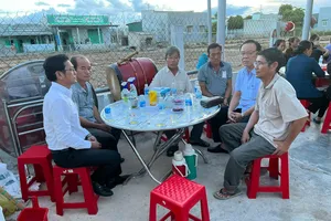 Ninh Thuận: 5 ngư dân ngạt khí trong hầm tàu, 1 người qua đời