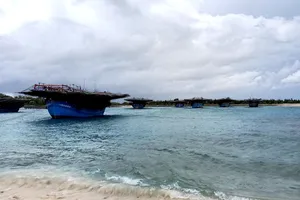 Hơn 1.500 ngư dân đang trú bão số 4 ở huyện đảo Trường Sa