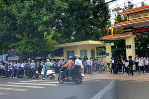 Bắt cặp đôi chuyên trộm tài sản của phụ huynh vào giờ tan học