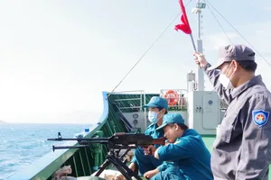 Kiểm tra bắn đạn thật trên biển cho Hải đội dân quân tại Vùng 4 Hải quân