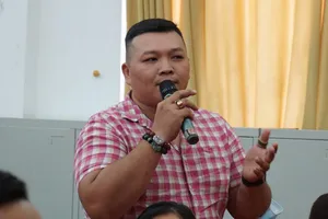 Công an làm việc với bếp ăn của trường Ischool Nha Trang