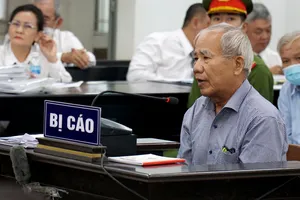 Cựu Phó Chủ tịch Khánh Hoà khai lý do giảm giá trụ sở công từ 21 tỉ xuống 9,4 tỉ đồng