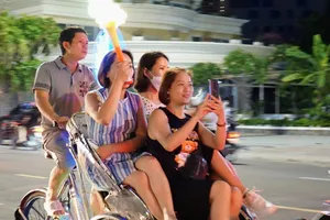 Khánh Hòa dạy tiếng Anh cho tiểu thương, xích lô