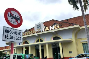 Gỡ nút thắt ô tô trên 29 chỗ cho du khách quốc tế đến Nha Trang