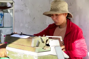 Nửa đời người gắn liền với máy đánh chữ