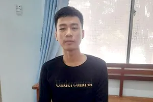 Kẻ huy động đàn em mang hung khí trả thù công an ra đầu thú