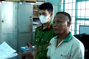 Tự xưng quen cán bộ tòa để lừa tiền chạy án