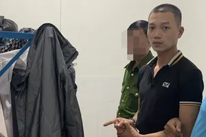 Bắt kẻ khống chế chủ cửa hàng quần áo để cướp