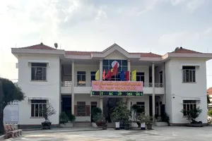 Cảnh cáo phó chủ tịch phường chứng hợp đồng đất của con trai