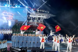 Hùng tráng chương trình nghệ thuật "Mạnh giàu từ biển quê hương"