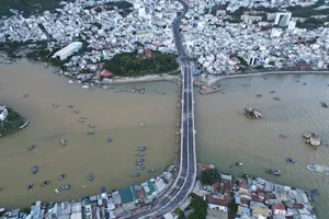 Chiều nay, bắt đầu cho lưu thông qua cầu Xóm Bóng ở Nha Trang 