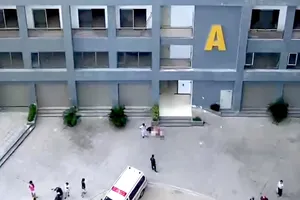 Nữ sinh lớp 9 để lại thư trước khi rơi từ tầng 8 chung cư ở Nha Trang