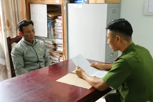 Đập vỡ máy đo nồng độ cồn, cắn CSGT khi bị kiểm tra